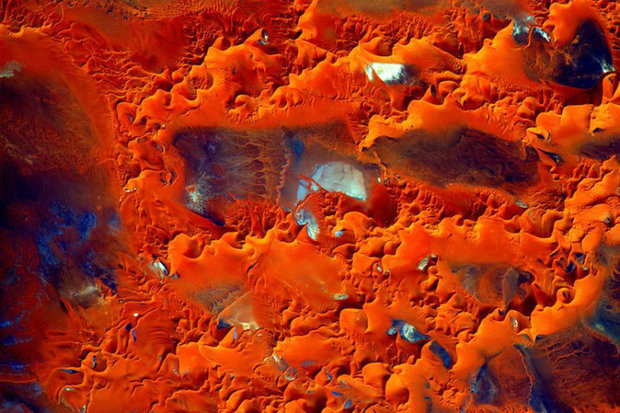 مدیاسافت - خط سرخ رنگ افق تا رشته کوه هیمالیا