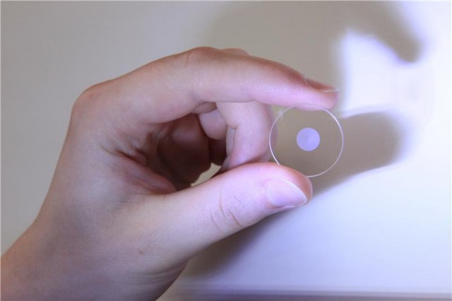 مدیاسافت - دیسک کریستالی کوچکی که 360 ترابایت اطلاعات را 13.8 میلیارد سال نگه می‌دارد